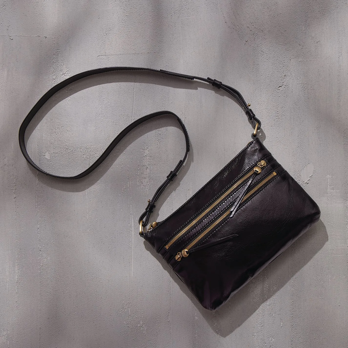 Billie Crossbody In Polished Leather - Black