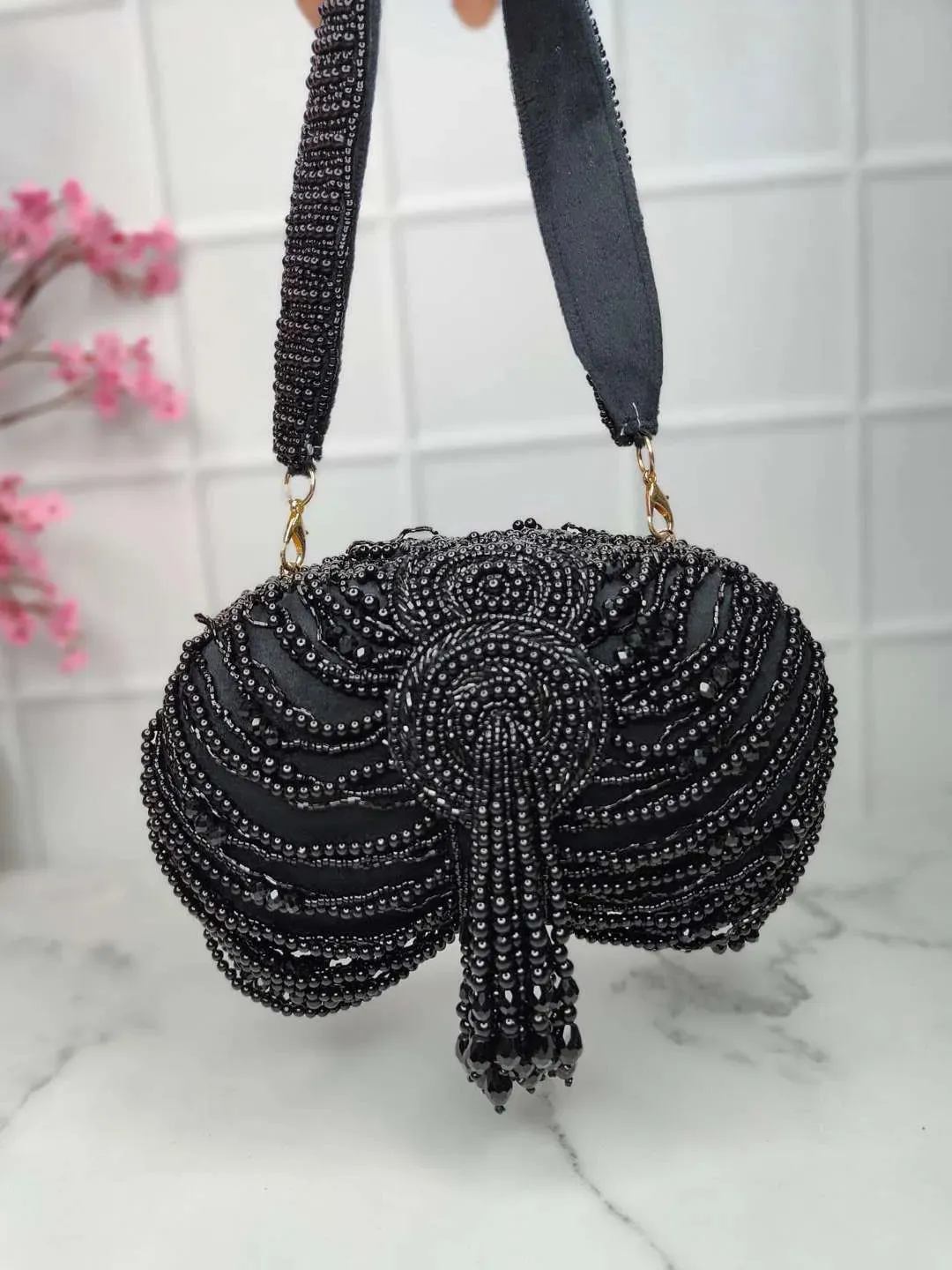 Embroidery Tassel Oval Beauty Clutches