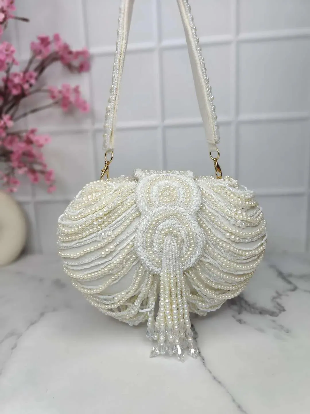 Embroidery Tassel Oval Beauty Clutches